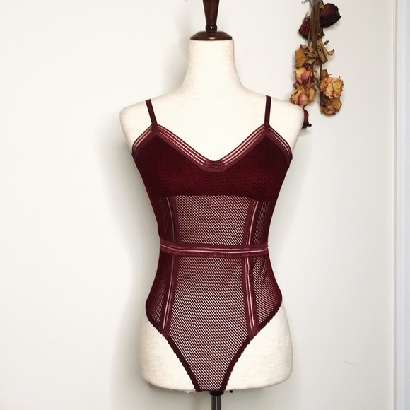 🚫SOLD🚫‘The Dita’ burgundy fishnet bodysuit - Picture 7 of 11